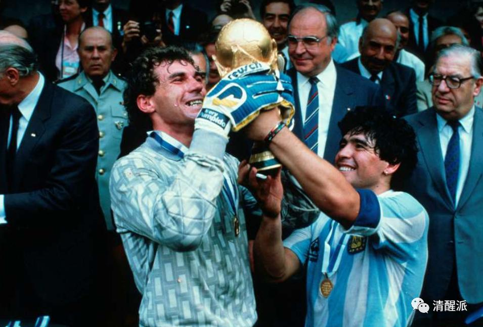 在*品毒**中陨落的马拉多纳的一生