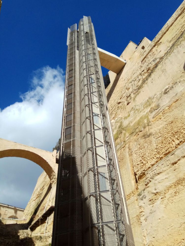 被地中海包围的岛国,闻名世界的旅游胜地,“欧洲的后花园”