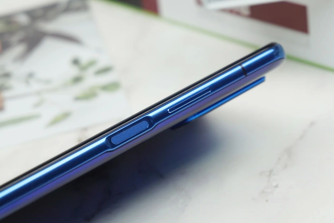 荣耀Play4 Pro评测:2899元的麒麟990,年轻人们觉得香不香?