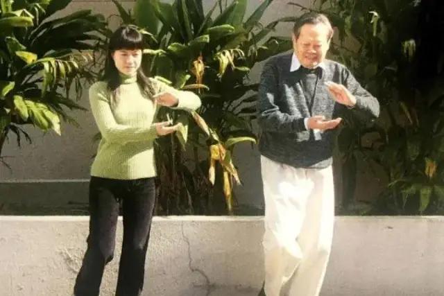 杨振宁对翁帆改嫁的事情怎么看呢,翁帆嫁给大自己54岁的杨振宁原因