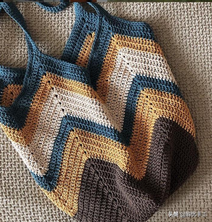 简单漂亮的小包包钩针教程,韩国钩针钩桌布花样教程