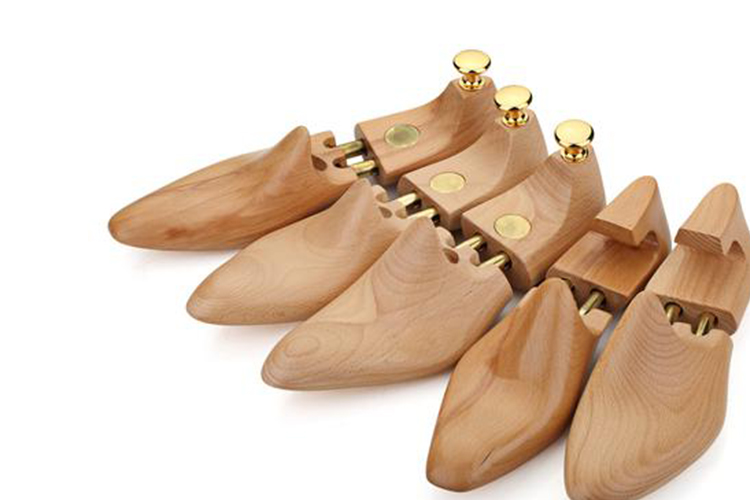 皮鞋褶皱处开裂怎么修复,皮鞋有褶皱教你一招立马焕然一新