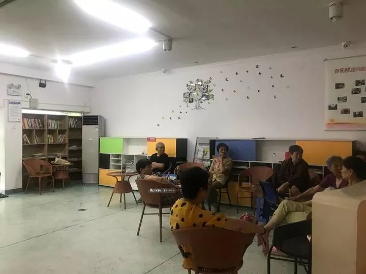 “能帮忙剪下指甲吗？我付点钱”84岁老人的求助，看哭了