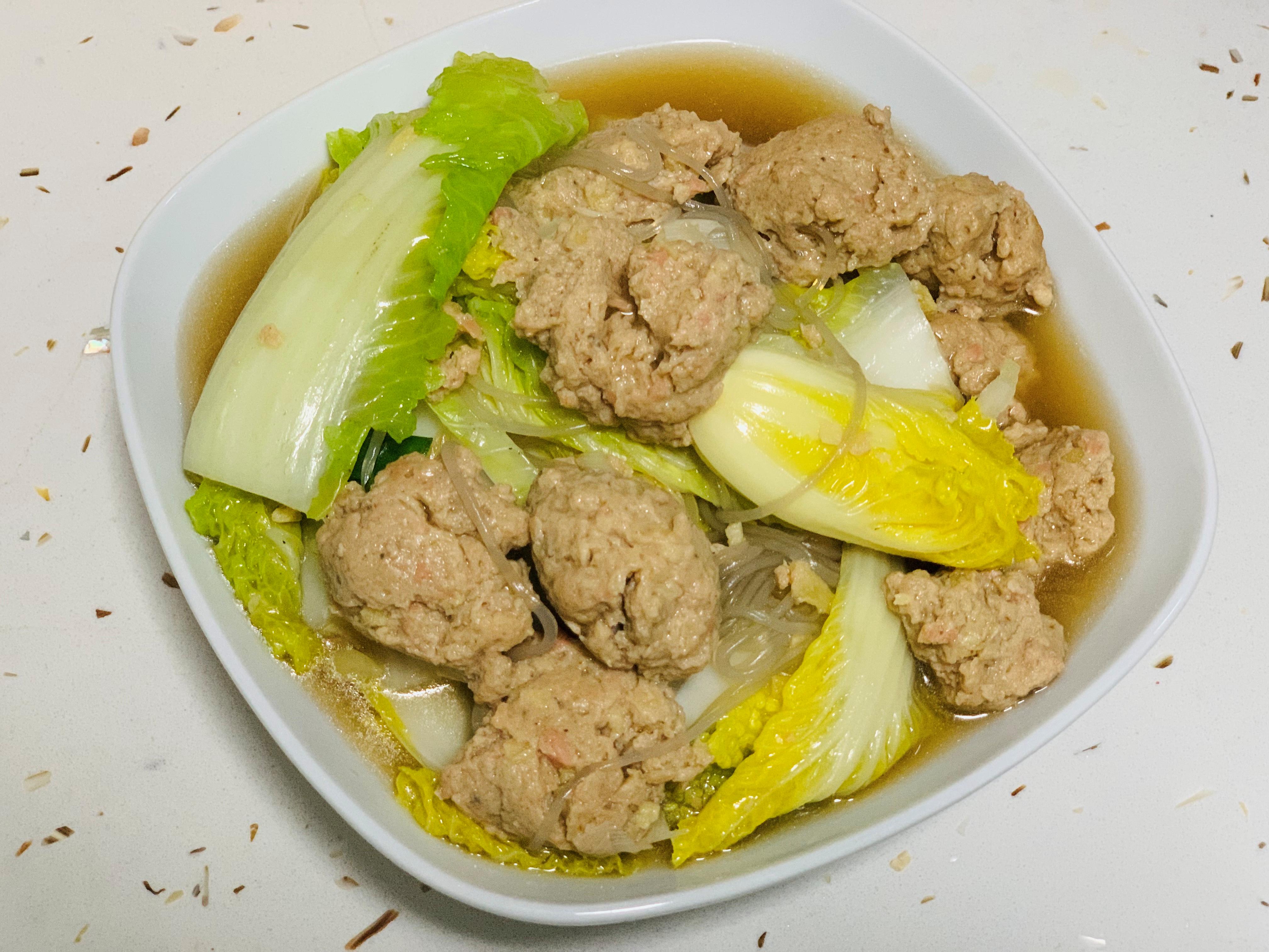 鱼丸虾丸娃娃菜粉丝汤,娃娃菜虾丸的家常做法视频