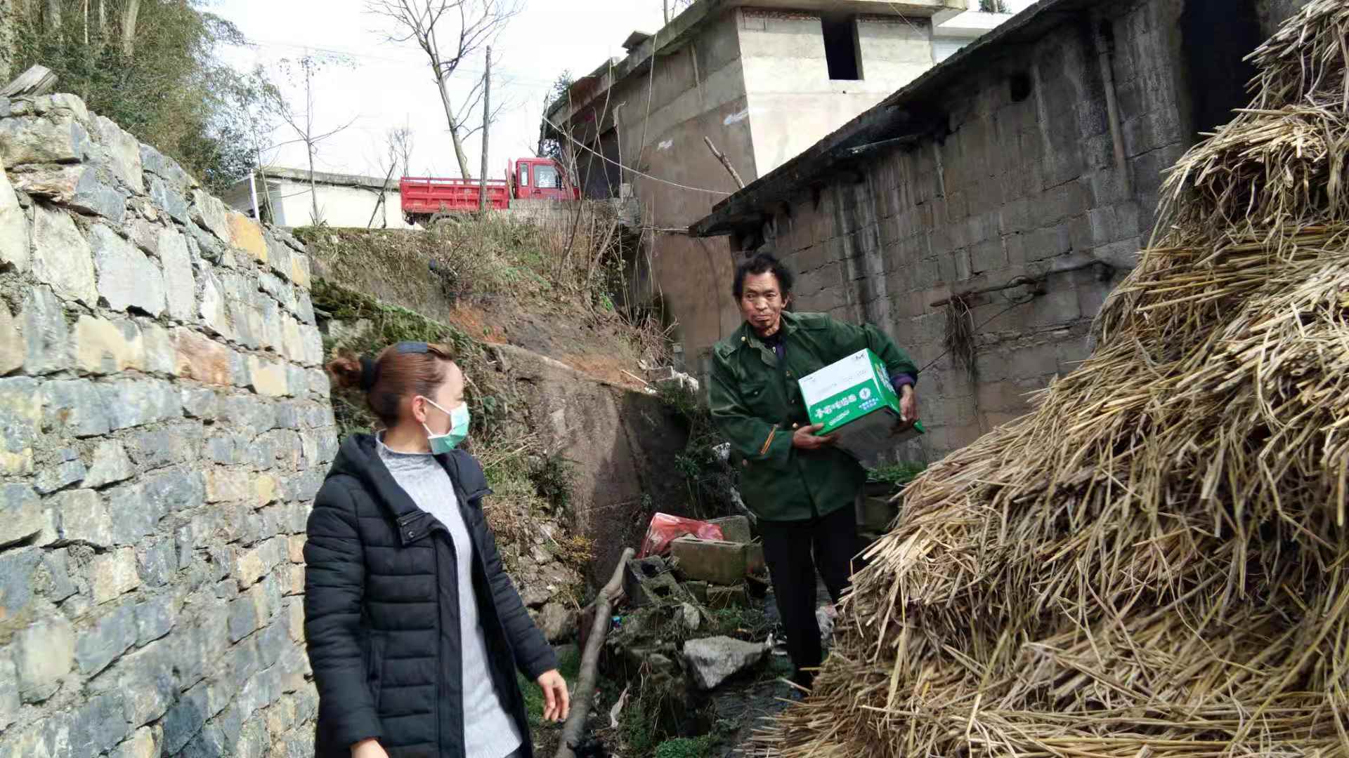 清镇市：行走的“蓝衣”青年助力防“疫”后勤保障