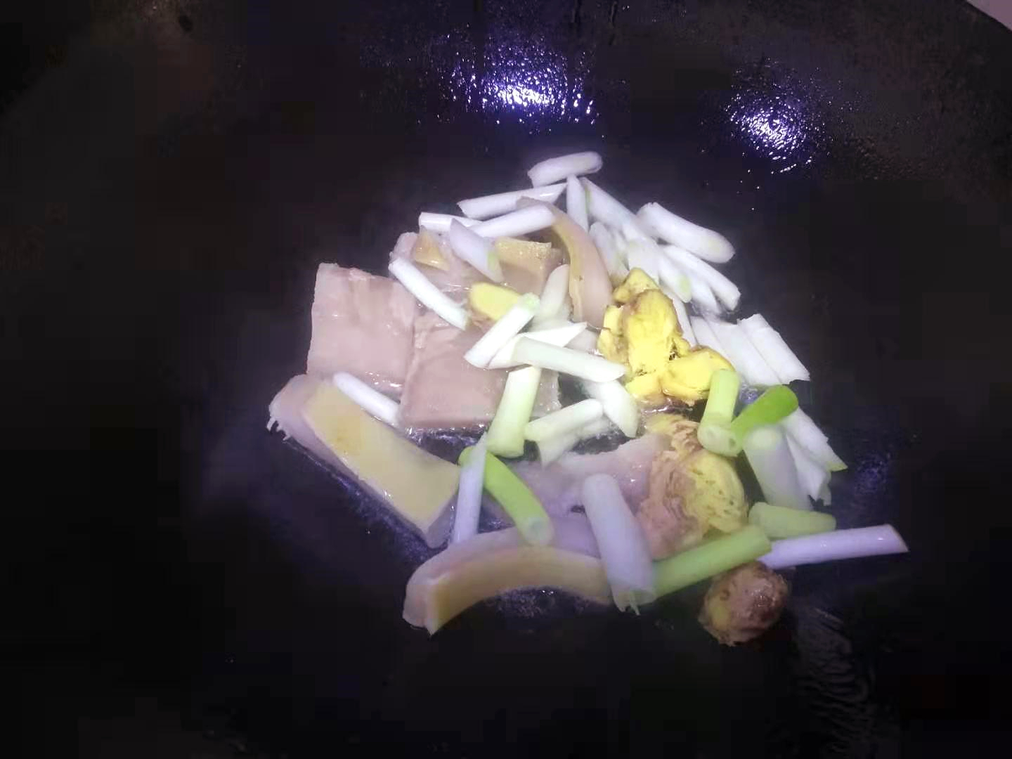 番茄筒骨汤这么做美味又营养,黄骨鱼山药番茄汤做法