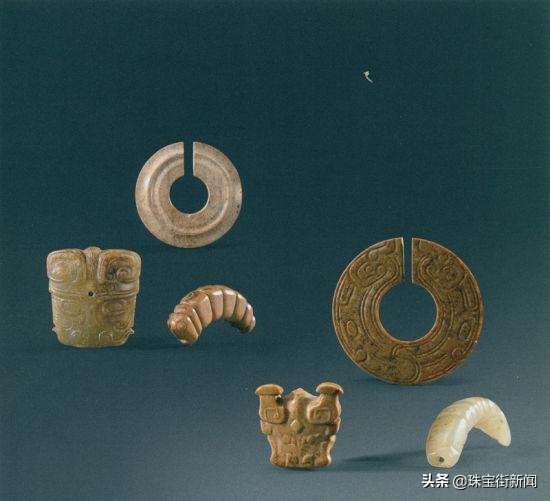 你知道吗，你戴的不止是耳环，还有沧海桑田