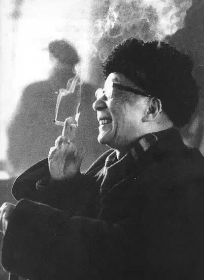 尼古丁与灵感：为什么作家喜欢吸烟？