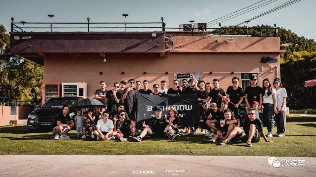 金杯海狮能推着么,金杯海狮可以坐几个人