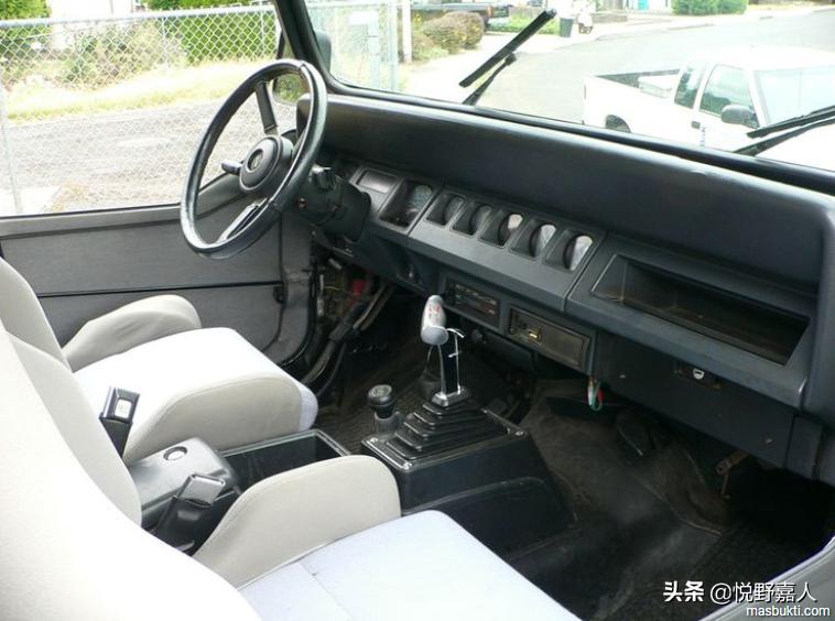 最烂的越野车内饰？16图看完吉普牧马人仪表内饰编年史
