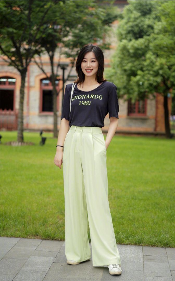 衣服在精不在多,这3件“短上衣”百搭时髦,穿个两三年也不过时