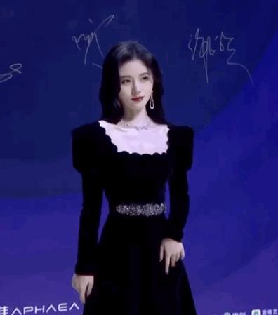 不要再乱穿格纹,不要再穿花里胡哨的衣服了