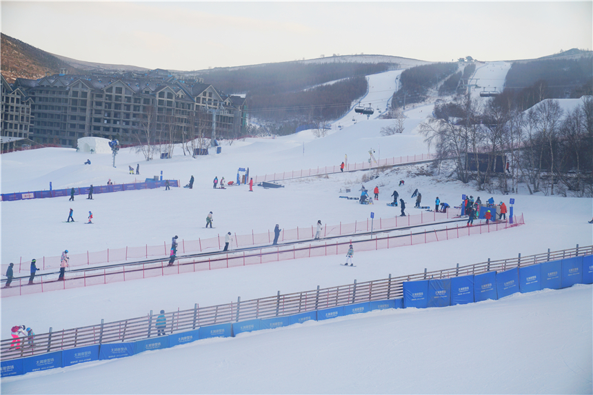 北京附近适合亲子游的滑雪场,崇礼太舞滑雪场滑雪单板