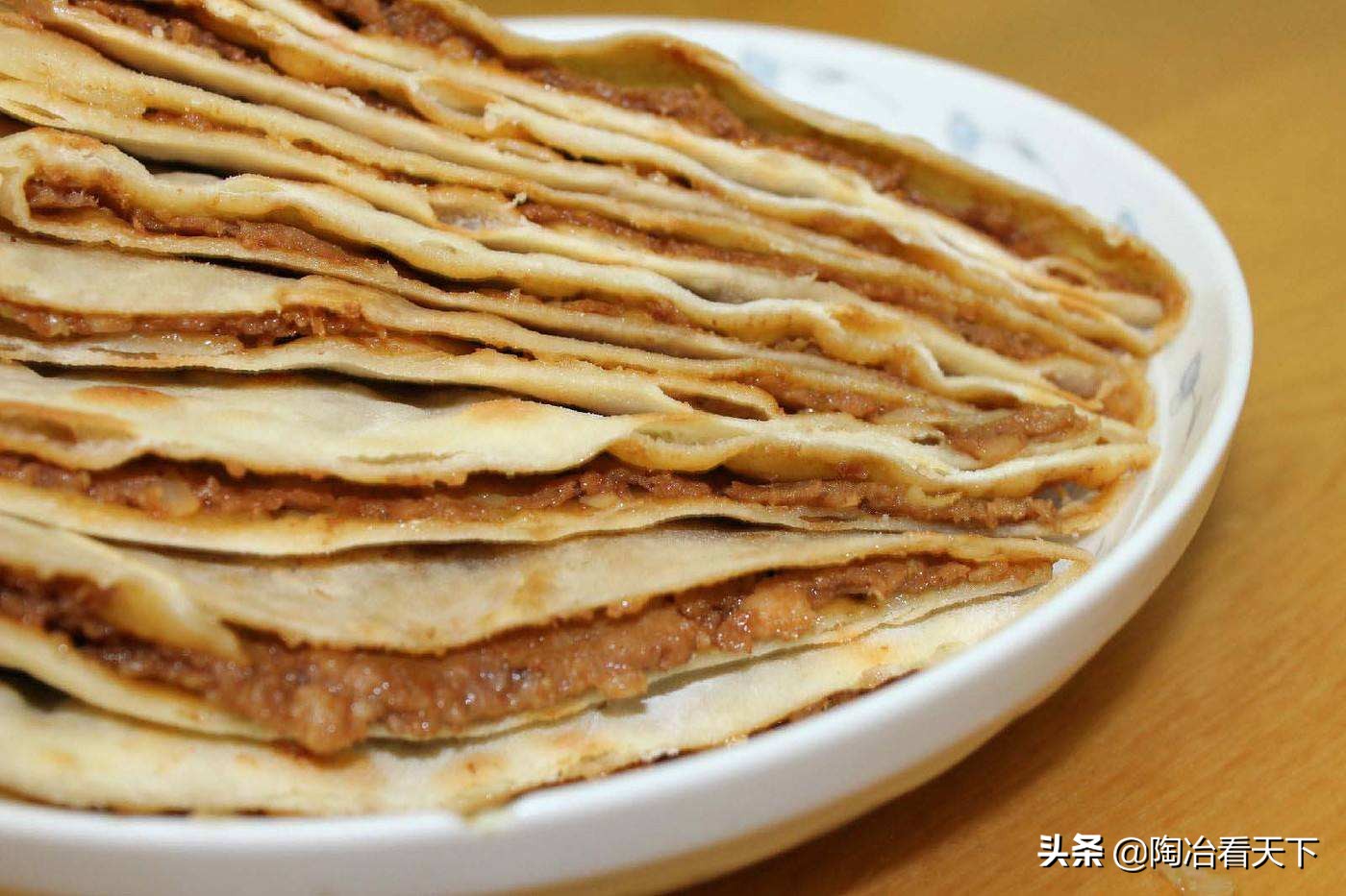 烙香河肉饼薄皮大馅,香河肉饼又酥又脆