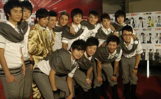 李宇春苏醒何洁合唱歌曲,超女何洁和李宇春现在关系咋样