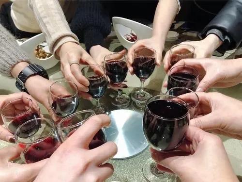 阿里女员工喝的白酒,阿里女员工遭上司灌酒事件