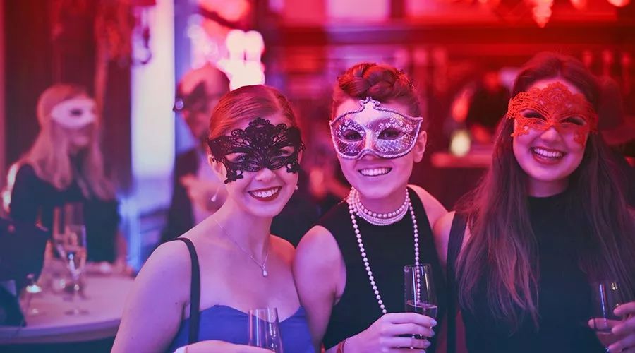 怎么判断女人喝酒的性格,男人喝酒后的表现可以看出性格