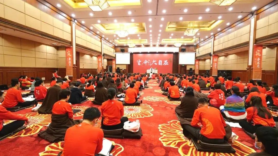 膝盖感觉冒凉气有点疼怎么回事,膝盖嗖嗖的疼怎么回事