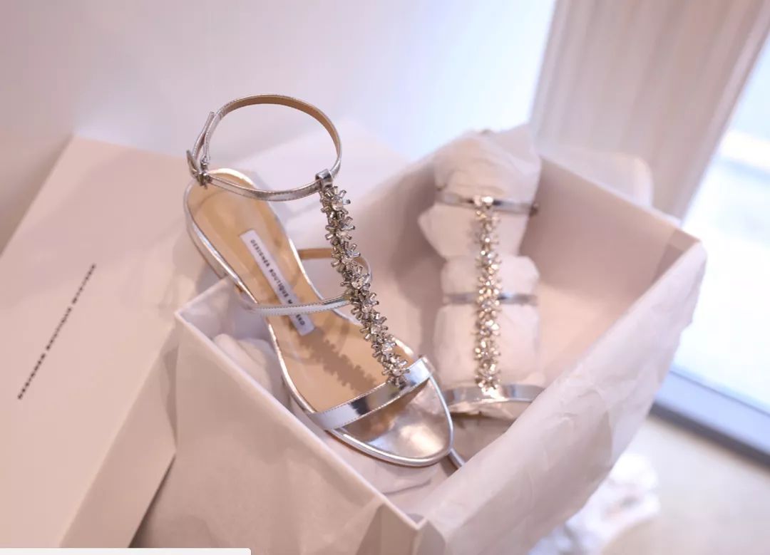 闊╁墽濂充富绌挎惌鍝佺墝,闊╁墽濂宠绌挎惌鍝佺墝