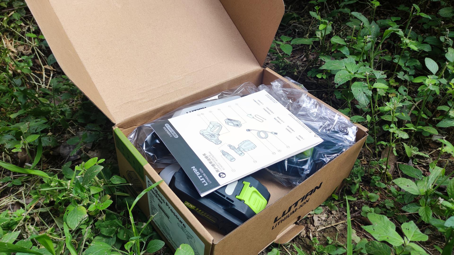 洗车水枪家用体验,绿田锂电高压水枪洗车神器评测