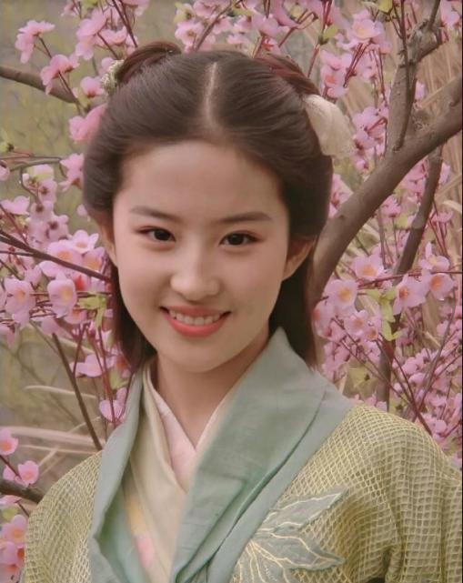 刘亦菲的写真旧照流出,刘亦菲白里透红豆瓣