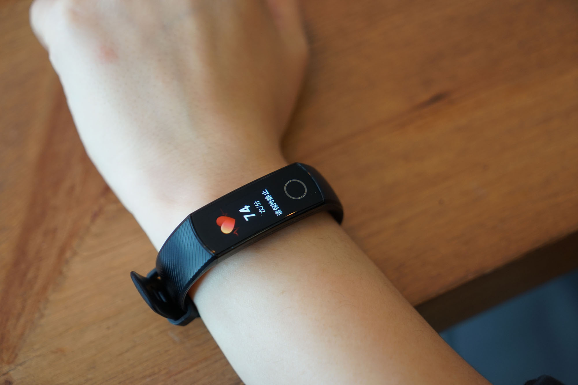 小米手环4和荣耀手环5对比视频,荣耀手环5和小米4手环有什么区别