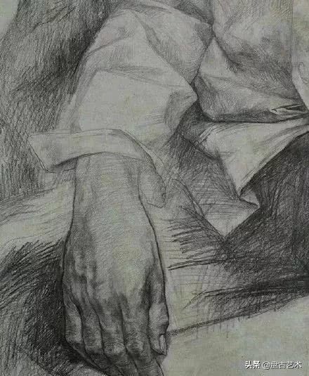 怎样画素描带手半身像才有美感——盘古文化艺术