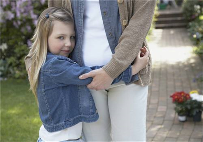 如何防止孩子黏人,宝宝老是黏人怎么办