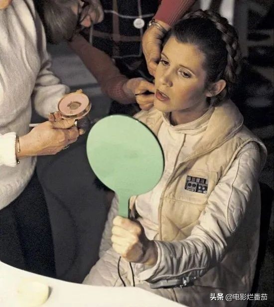 吸毒躁郁、私生活混乱？莱亚公主去世4年后，梦中情人重塑归来