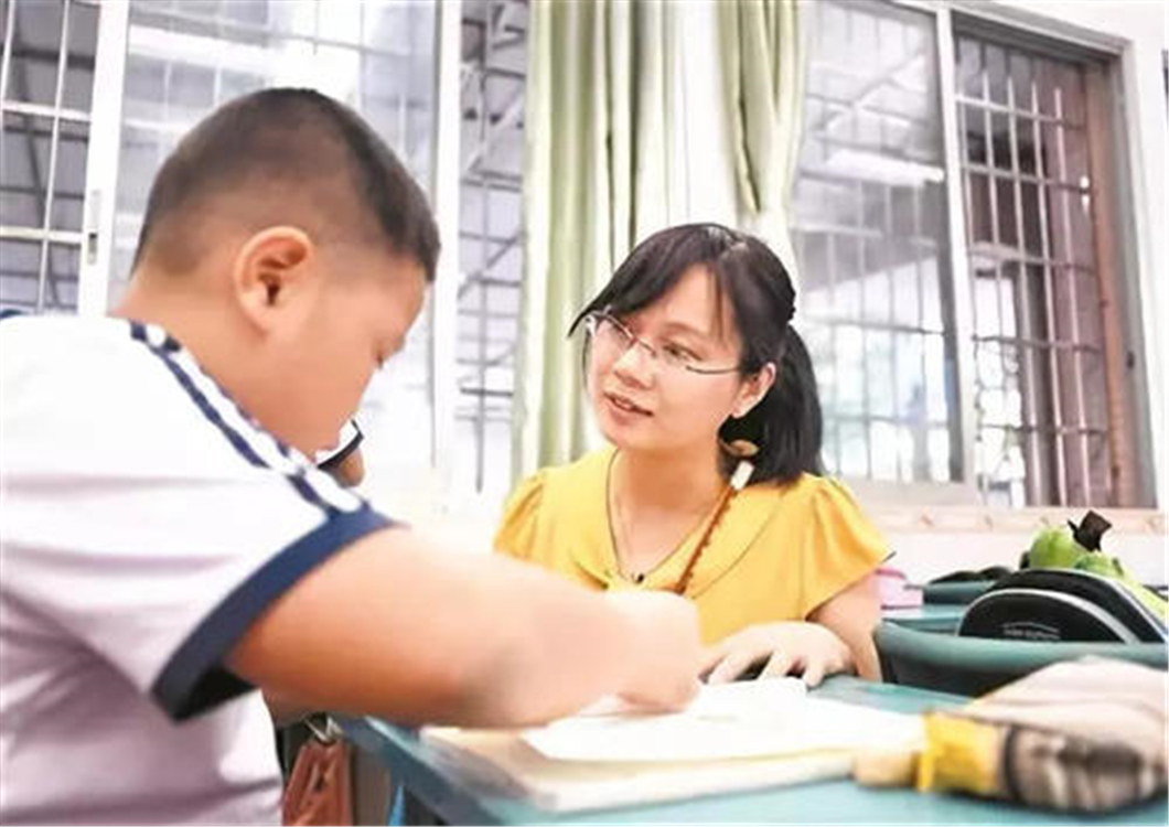 写雪的优秀作文600字有老师评语,最新版小学生写老师的作文评语