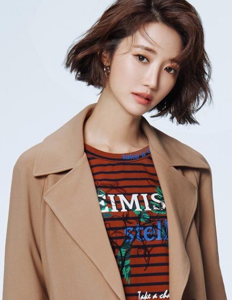 高俊熙穿白色西服,高俊熙时髦