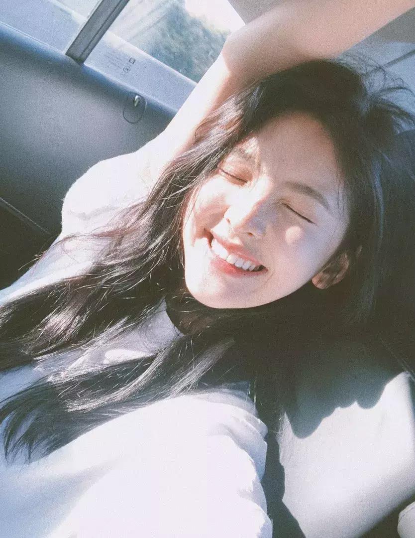 最火的拍照姿势模板,最全创意拍照法