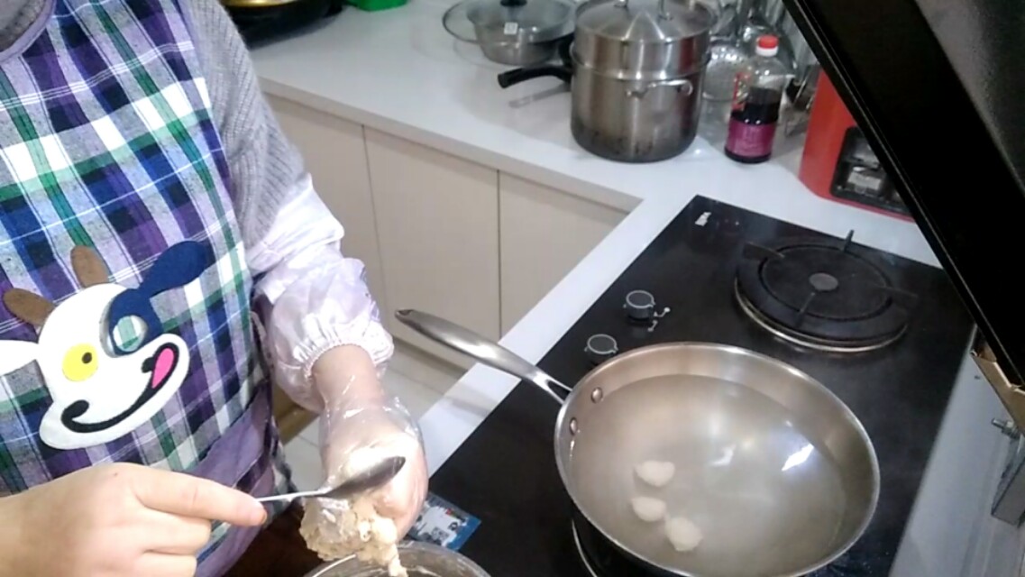 冷冻鱼皮做鱼肉丸子,带刺鱼肉生汆丸子的做法