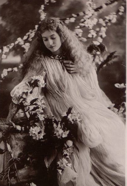 “世纪美女”传奇：三次婚姻失败无儿女，蓝颜知己留遗嘱为她送终