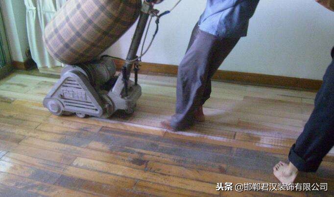 瓷砖地板发霉变黑怎么处理,地板发霉30秒解决