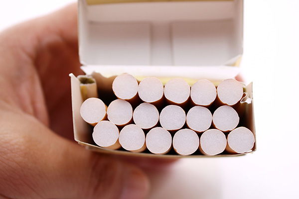 粗烟和细烟谁的危害大,烟杆对人体有害吗