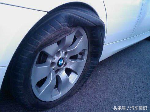 开车路上抛锚怎样换备胎,开车时轮胎爆胎如何自救