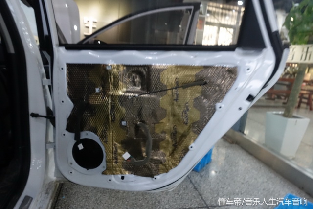 南京汽车音响改装后备箱,南京荣威i6音响改装