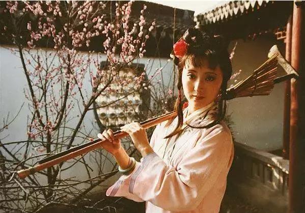 红楼梦贾宝玉为什么不喜欢薛宝钗,红楼梦中众人对贾宝玉的评价