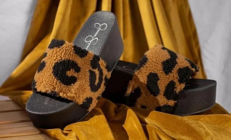 Dior成全球最具媒体影响力的奢侈品牌；森马上半年利润猛涨近30倍