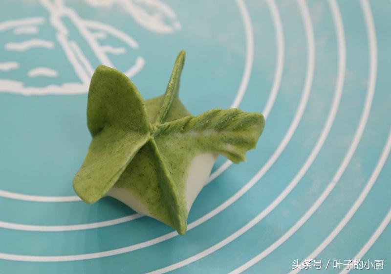 饺子怎么捏褶子慢动作,包饺子捏花边怎么捏