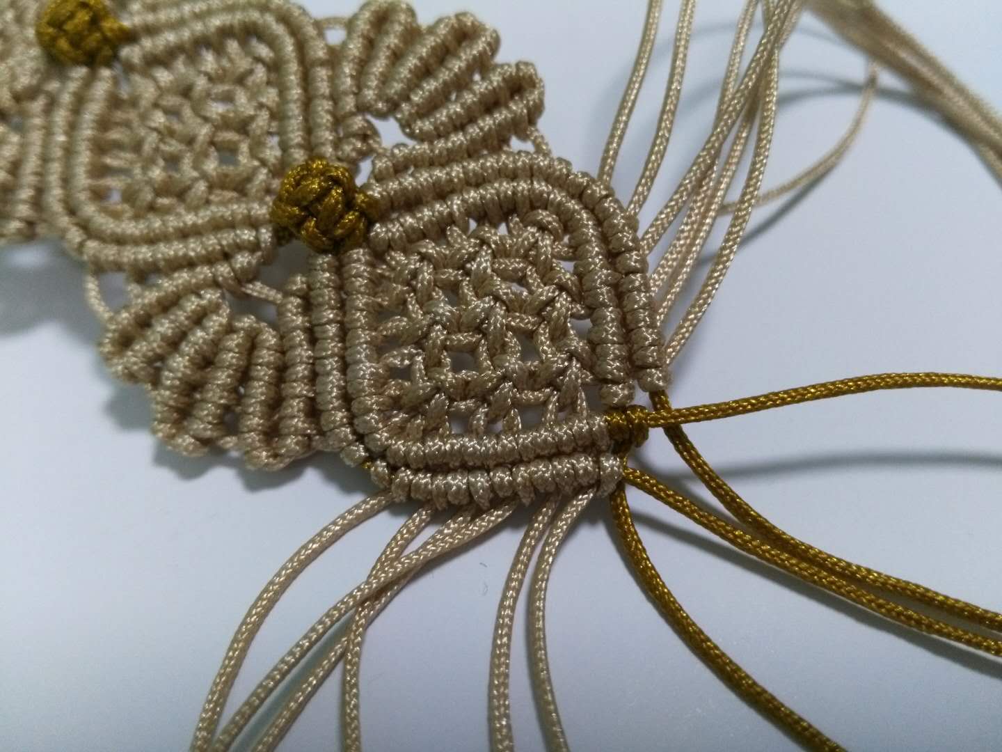 编绳花做法,手绳复杂编织教程