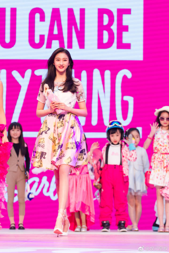 女神、女王之必备品*袜丝**的由来