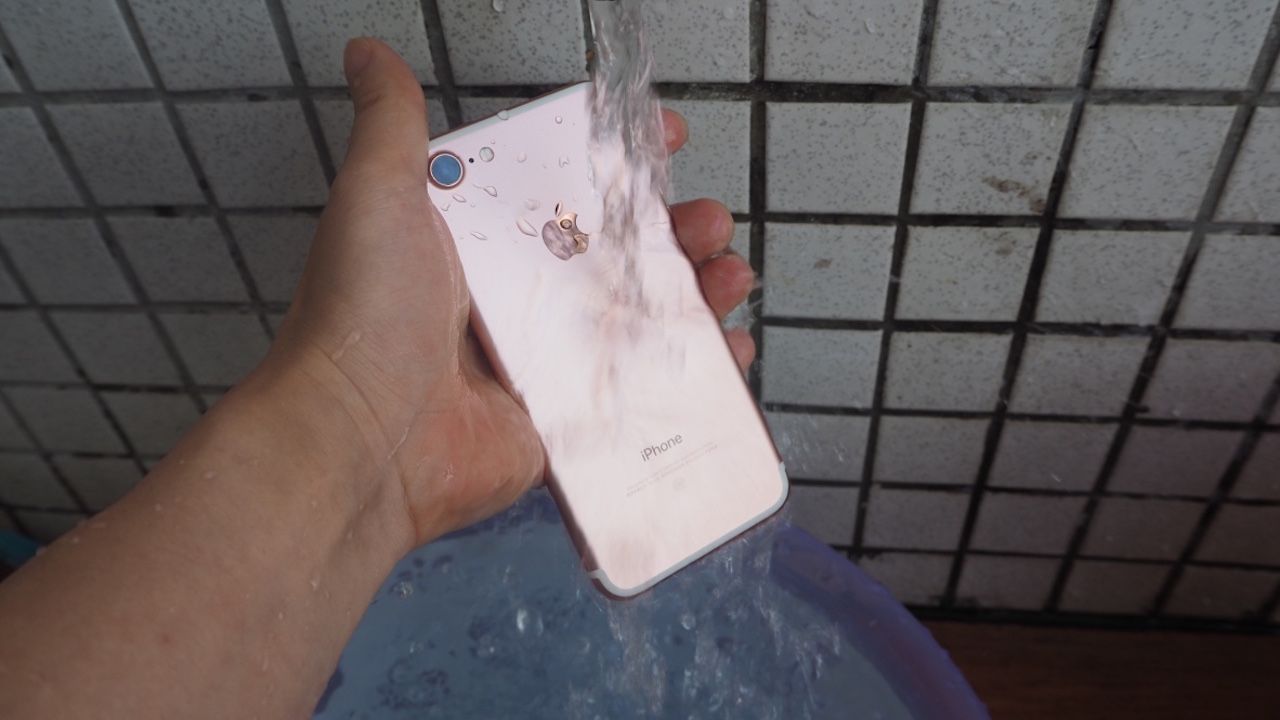 iphone7进水开机白苹果重启,苹果7进水措施