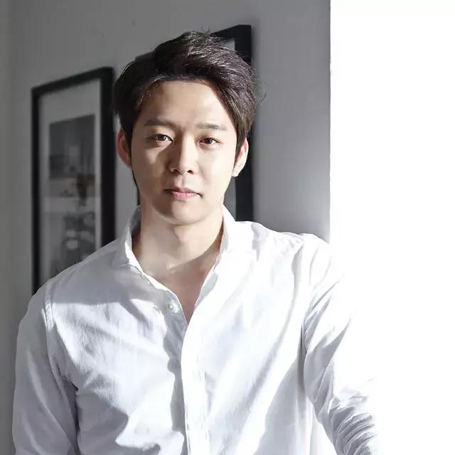 拯救发际线高额头大的发型,发际线大额头宽适合什么发型