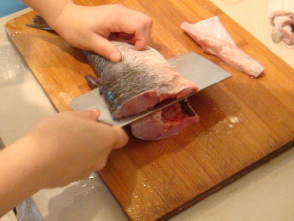 火锅鱼怎样做鱼肉不散,重庆大厨做美食视频