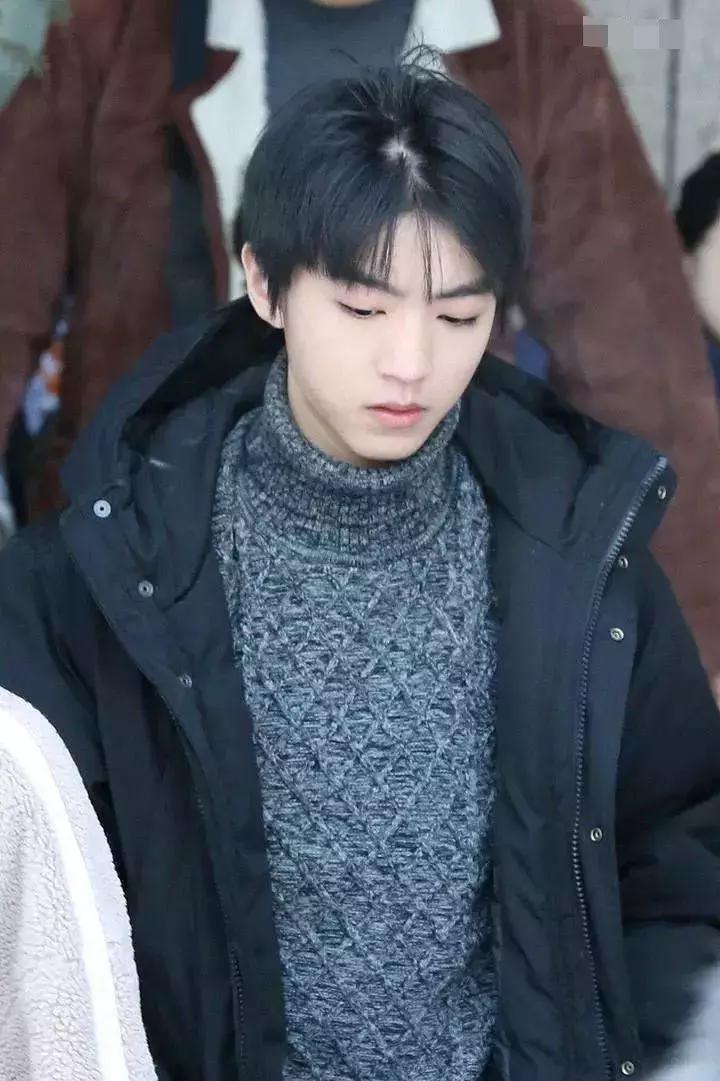 王俊凯长腿逆天,王俊凯逆天长腿