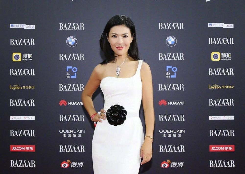 苏芒突然离任时尚集团总裁;开云眼镜部门入驻京东