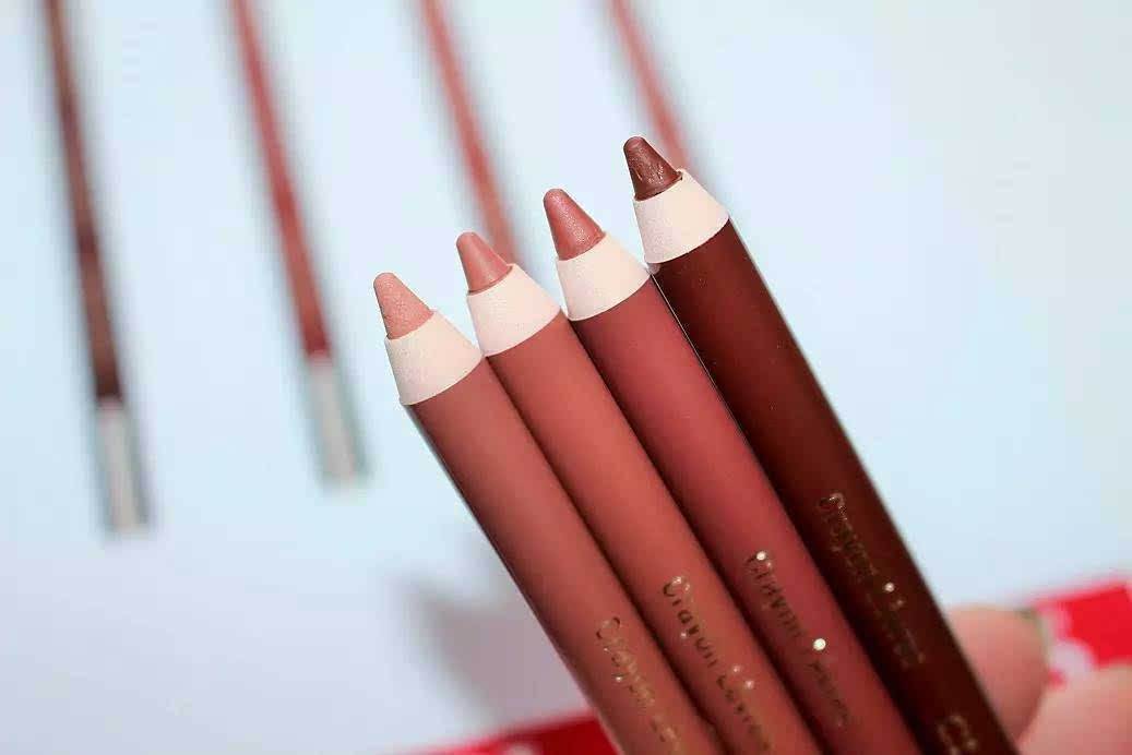 新手眼妆彩妆工具有哪些种类,彩妆教程日常化妆用品怎么用的