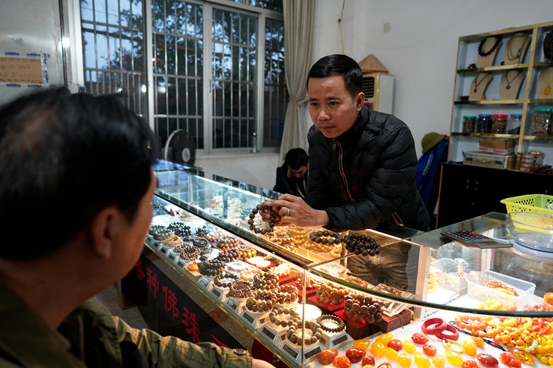 中越边境集市,越南边民收入